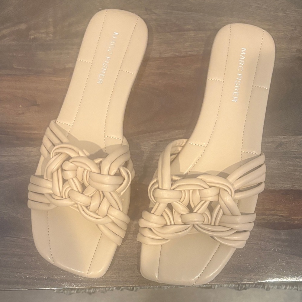 Marc Fisher Women's Tan Knotted Slide Sandals